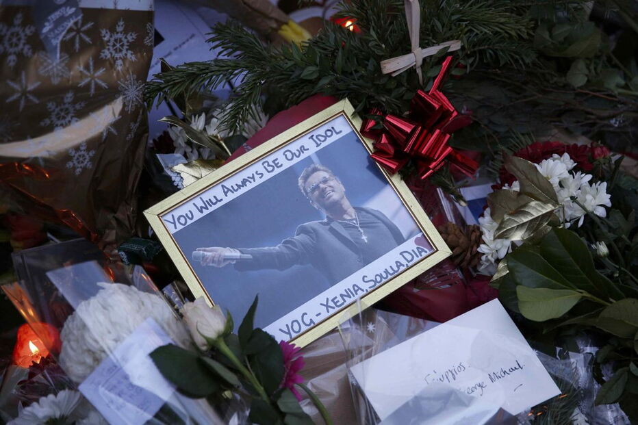 Fãs prestam homenagem a George Michael
