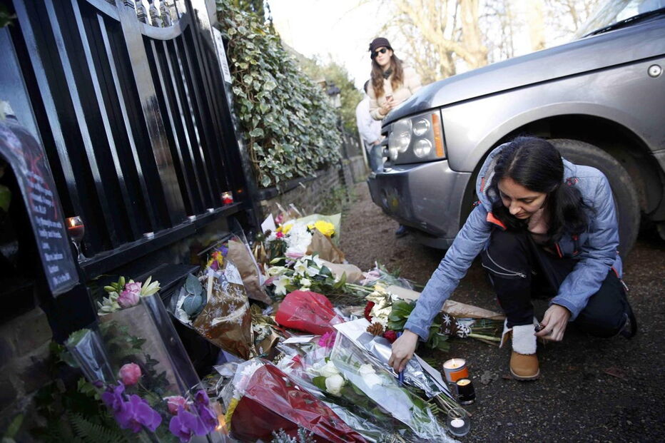 Fãs prestam homenagem a George Michael