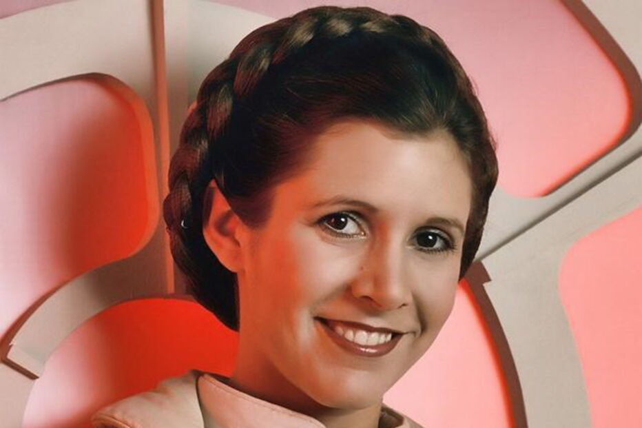 Carrie Fisher a interpretar a personagem de Guerra das Estrelas