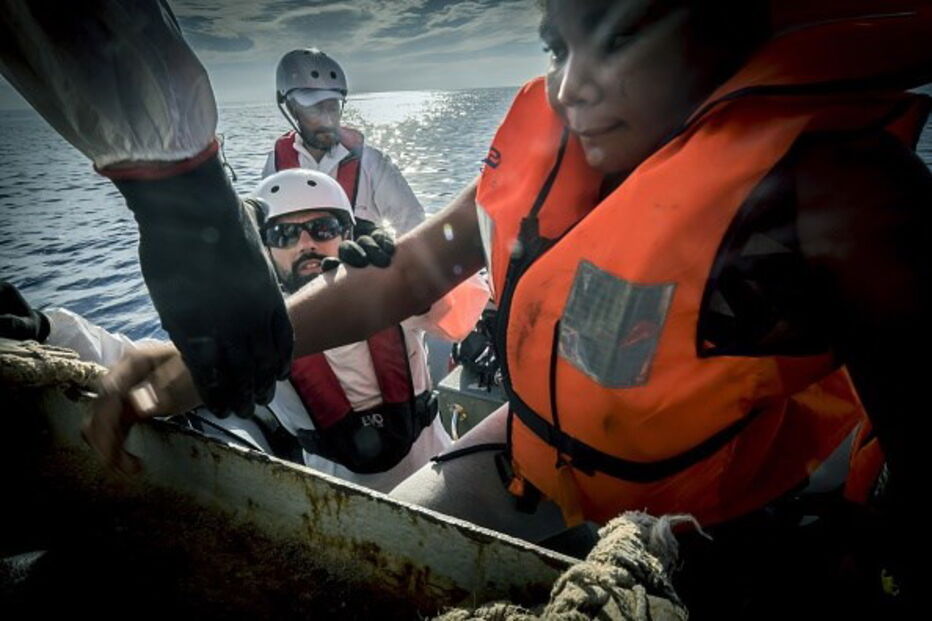 Itália, Líbia, guarda-costeira, mar, migrantes, refugiados