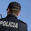 <![CDATA[ Ladrão em fuga atropela polícia com carro furtado no Seixal ]]>