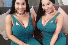 Anna e Lucy DeCinque, de 31 anos, vão casar com o homem com que namoram há cinco anos. 