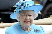 Rainha Isabel II quase foi atingida por um guarda durante um passeio noturno