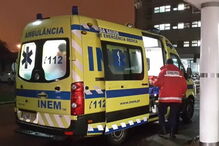 ambulância, INEM, bombeiro, costas