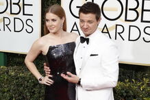 09-01-2017_09_23_47 jeremy renner amy adams.jpg