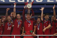 cristiano Ronaldo, real madrid, época, fifa, melhor do mundo, euro, 2016, frança. campeões, europeus, ronaldo com santos