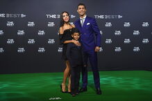 Cristiano Ronaldo apresentou a sua nova conquista, Georgina Rodríguez, e o filho, Cristianinho, na Gala da FIFA, em Zurique