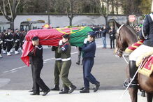 Bandeira foi substituída esta terça-feira