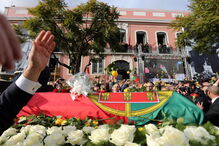 Bandeira foi substituída esta terça-feira