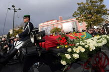 Bandeira foi substituída esta terça-feira