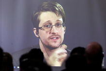 Snowden divulgou documentos que tornaram conhecidos os programas ilegais de vigilância em massa a cidadãos em todo o mundo