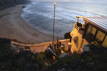 Casal de idosos fica ferido após despiste e queda em arriba