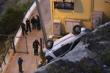 Casal de idosos fica ferido após despiste e queda em arriba