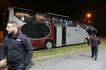 Autocarros da empresa de segurança 2045, que transportavam stewards que tinham estado no jogo Braga - Vitória de Guimarães foram atacados a tiro na estrada