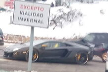 Cristiano Ronaldo abandona Lamborghini na estrada