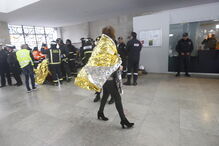 Várias ambulâncias esperavam feridos para os transportar para o hospital. Alguns feridos seguiram de autocarro após serem assistidos no terminal