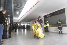 Várias ambulâncias esperavam feridos para os transportar para o hospital. Alguns feridos seguiram de autocarro após serem assistidos no terminal