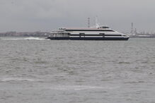 Barco da Transtejo que faz a travessia do rio Tejo