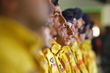 Os elementos da Força Especial de Bombeiros partem para o ajudar no combate às chamas no Chile após um pedido de auxilio das autoridades Chilenas, no Aeroporto de Lisboa.