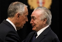 Presidente do Brasil com Marcelo em Belém. Michel Temer veio assistir ao funeral de Soares