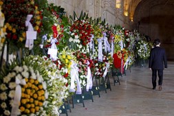 Coroas de flores no Mosteiro dos Jerónimos