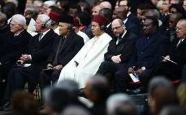 Mohamed VI, rei de marrocos, ao lado de Martin Schulz, presidente do Parlamento Europeu nos Jerónimos