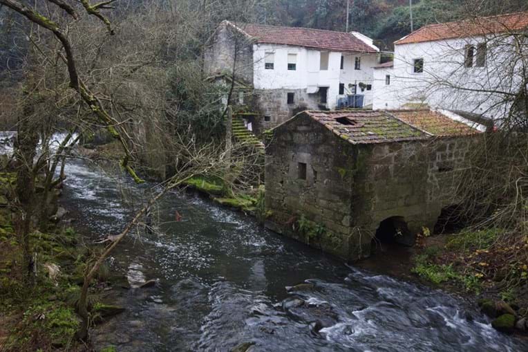 Casa do Arco, em Milheirós, dispõe de cinco  moinhos abandonados