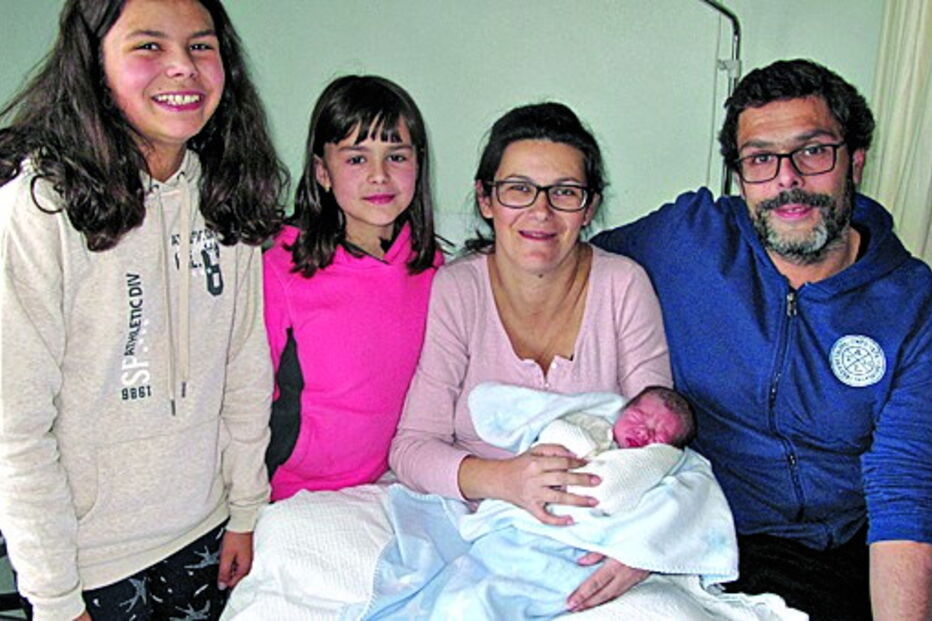 bebés, nascimento, ano novo,  Lisboa, Vila Franca de Xira, Porto, meninas, rapaz. 2017