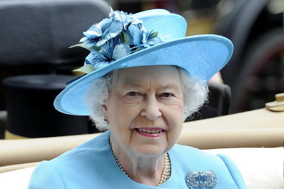 Rainha Isabel II quase foi atingida por um guarda durante um passeio noturno