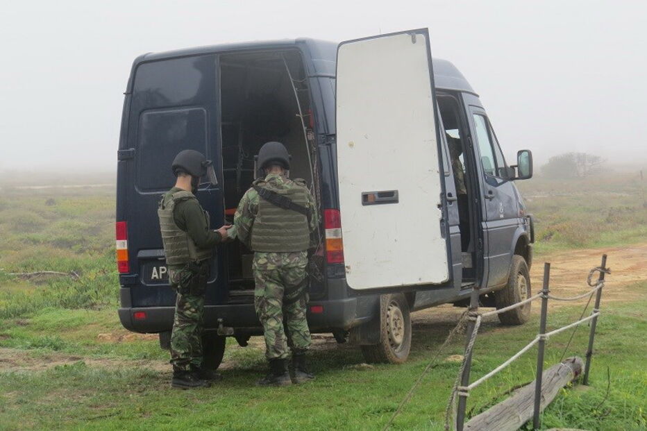 Marinha, Costa da Caparica, engenho explosivo, inativação, Centro de Coordenação de Busca e Salvamento Marítimo de Lisboa, Polícia Marítima na Costa da Caparica