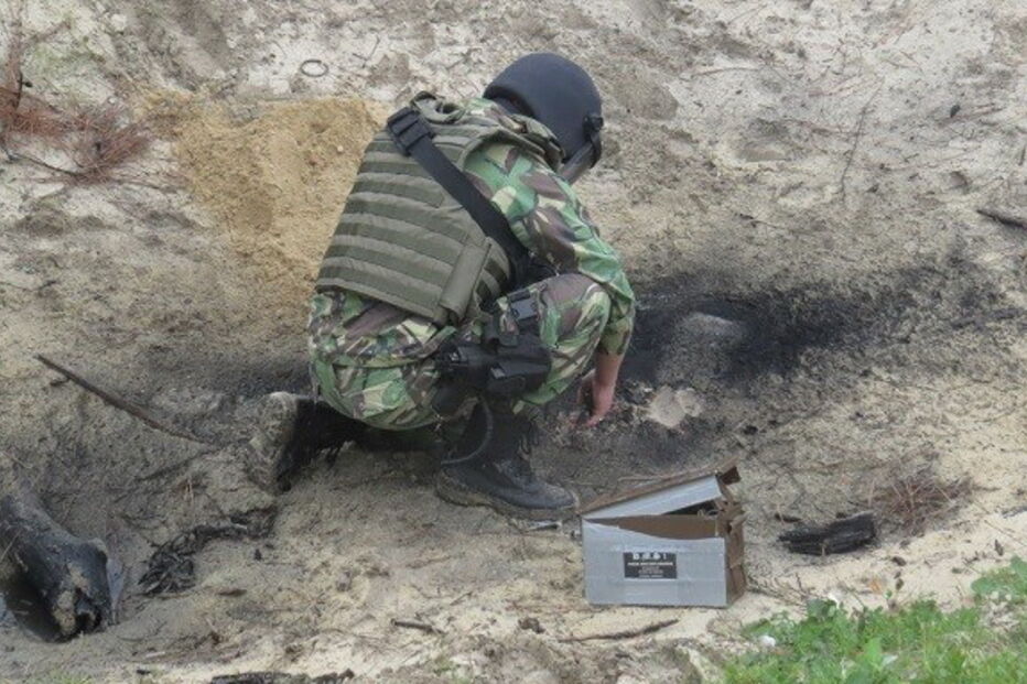 Marinha, Costa da Caparica, engenho explosivo, inativação, Centro de Coordenação de Busca e Salvamento Marítimo de Lisboa, Polícia Marítima na Costa da Caparica
