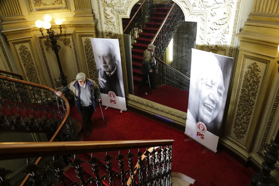 Personalidades apresentam condolências na sede do PS