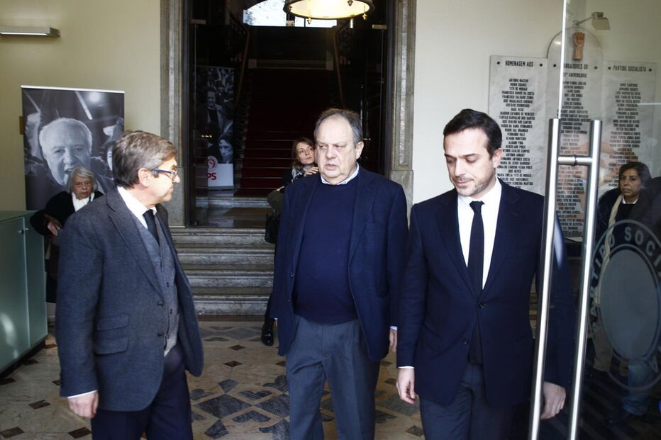 Personalidades apresentam condolências na sede do PS