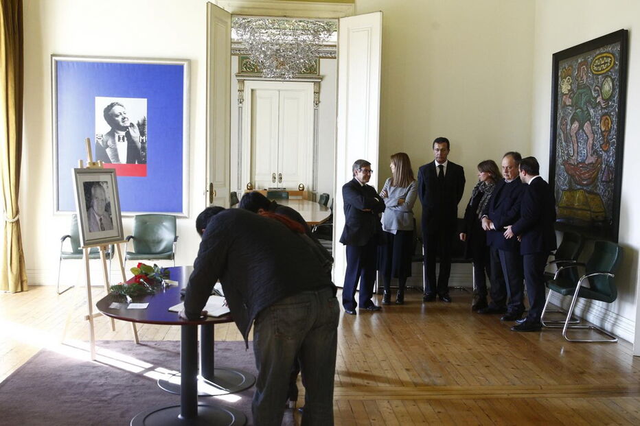 Personalidades apresentam condolências na sede do PS