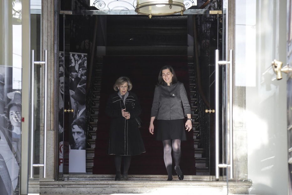 Personalidades apresentam condolências na sede do PS