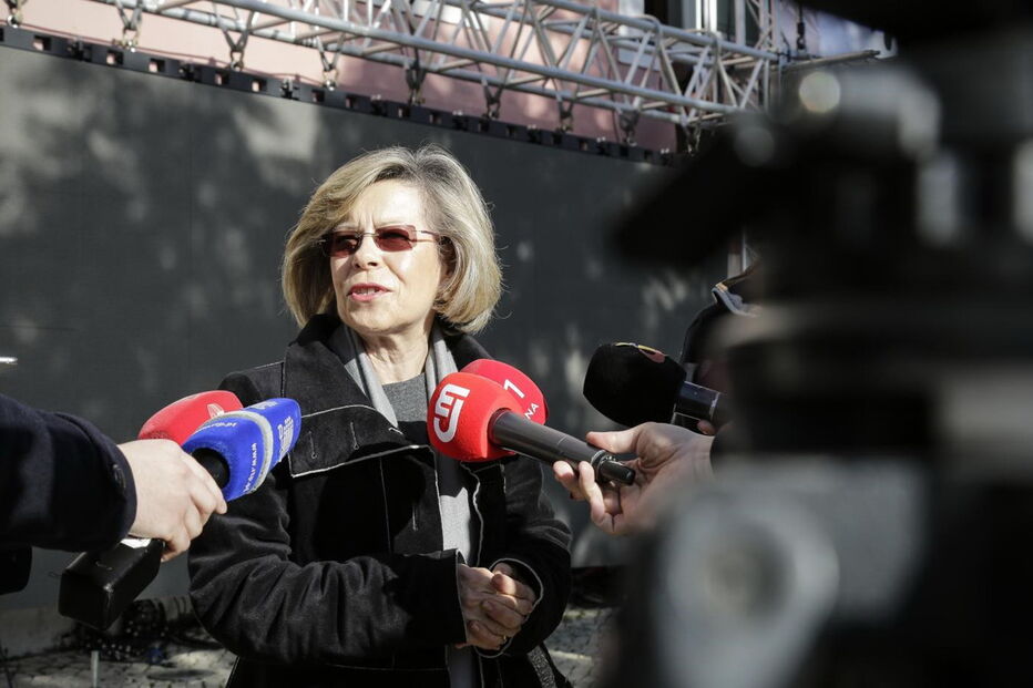 Personalidades apresentam condolências na sede do PS