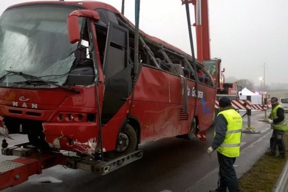 José Luís Carneiro, Secretário de Estado das Comunidades, acidente, França, Lyon, portugueses, feridos, mortes
