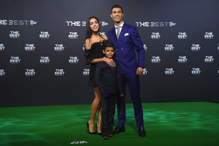 Cristiano Ronaldo apresentou a sua nova conquista, Georgina Rodríguez, e o filho, Cristianinho, na Gala da FIFA, em Zurique