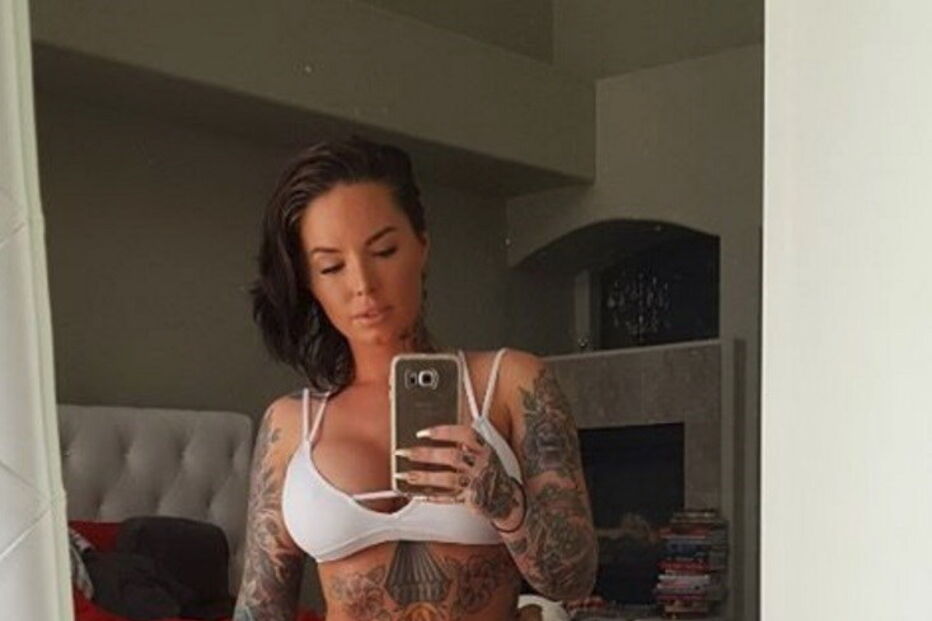 Christy Mack foi violentamente agredida pelo namorado, o lutador de MMA War Machine