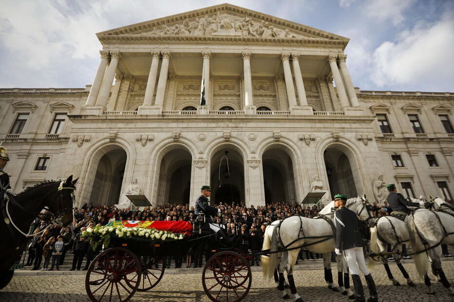 mário soares, funeral, cortejo, urna, parlamento, assembleia da república