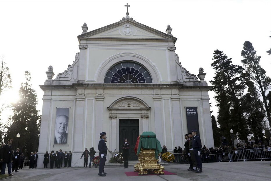  mário soares, funeral, cortejo, urna, parlamento, cemitério dos prazeres