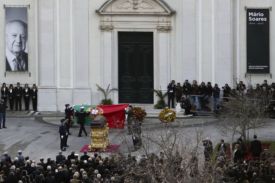 mário soares, funeral, cortejo, urna, parlamento, cemitério dos prazeres