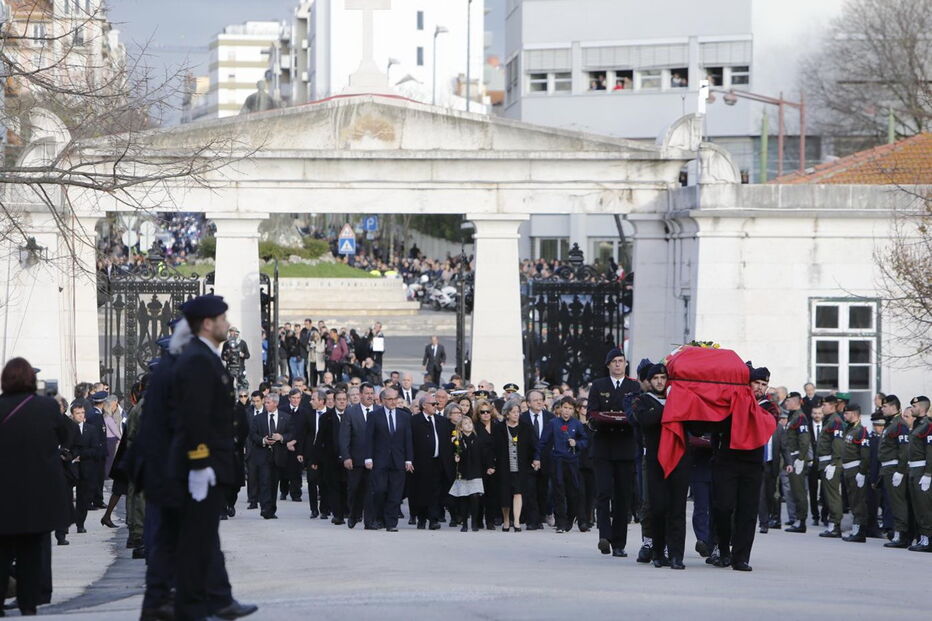 mário soares, funeral, cortejo, urna, parlamento, cemitério dos prazeres
