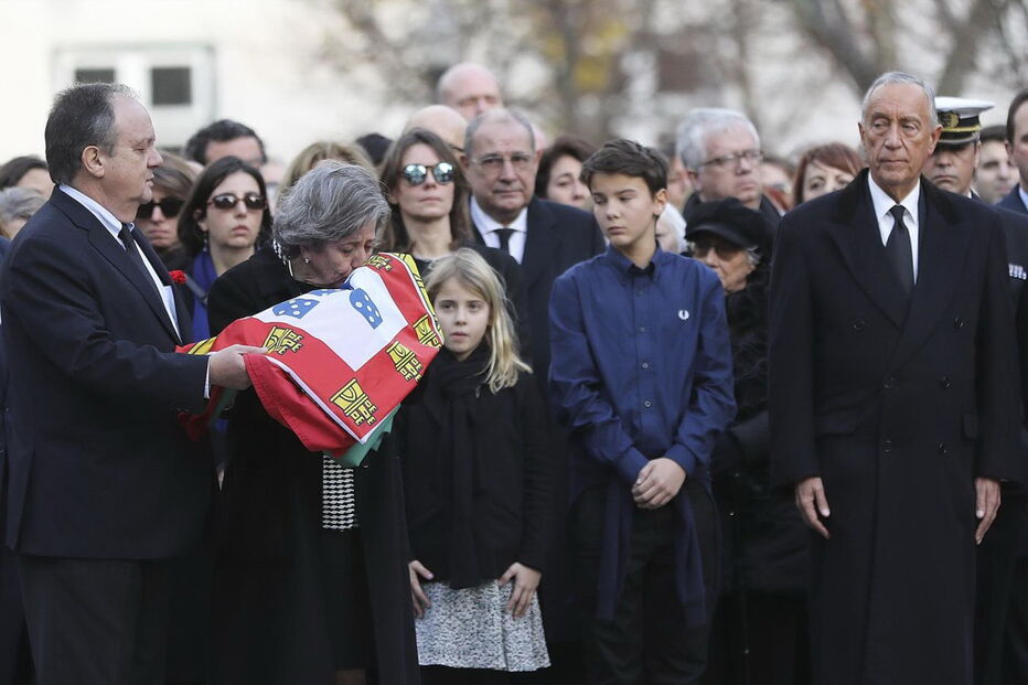 Presidente da República Mário Soares, Mosteiro dos Jerónimos, Cemitério dos Prazeres, Mário Soares, política, monumentos, morte, questões sociais, chefe de Estado