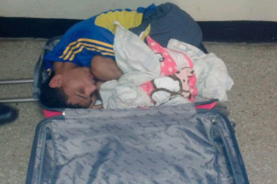 Homem tentou fugir de prisão venezuelana dentro de uma mala cor de rosa