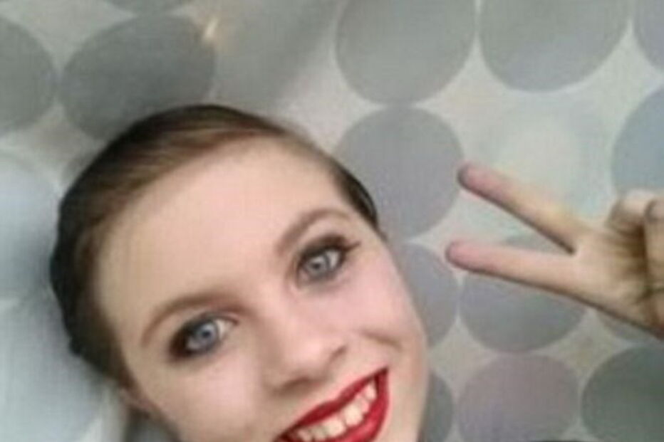 Katelyn Nicole Davis fazia regularmente transmissões em direto nas redes sociais onde contava os problemas familiares