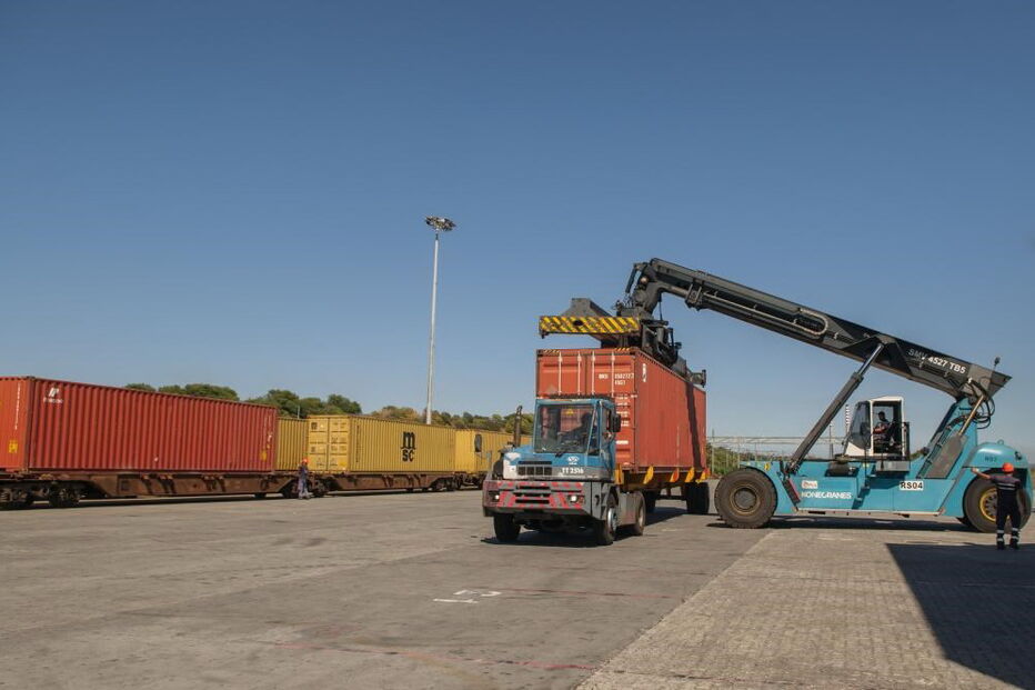 comboio, mercadorias, porto de sines, terminal XXI