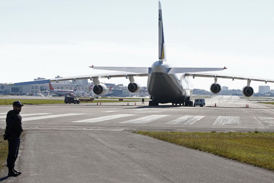 Avião, Antonov, Terminal de Carga, Aeroporto Humberto Delgado, Lisboa, missão, Comandos, República Centro Africana
