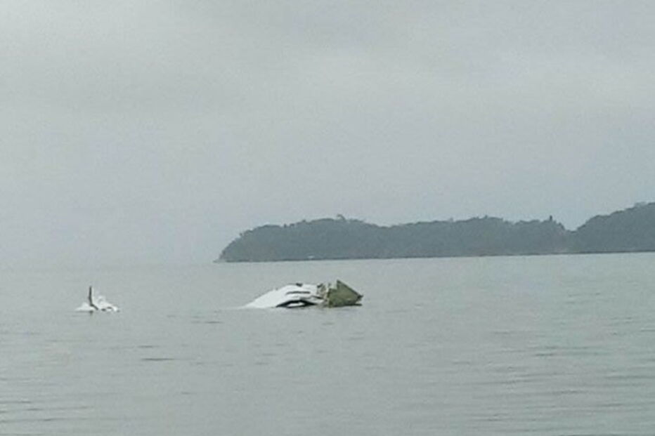 O avião que caiu ao mar