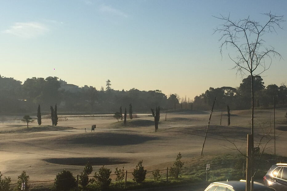 Gelo cobriu campo de golfe do Complexo Desportivo do Jamor